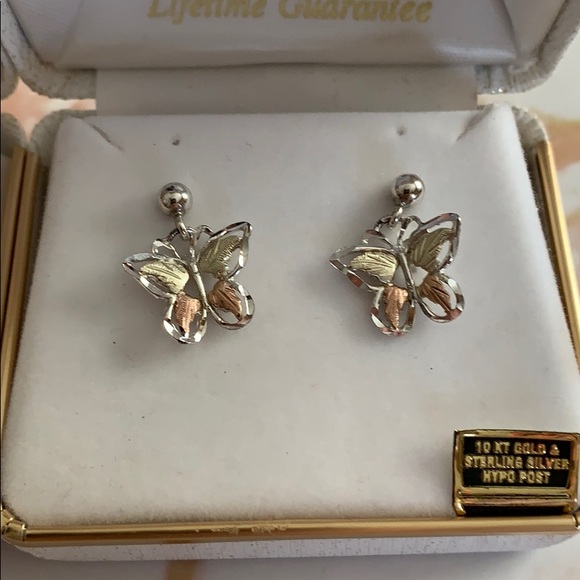 Jewelry - Picture 2 of 6